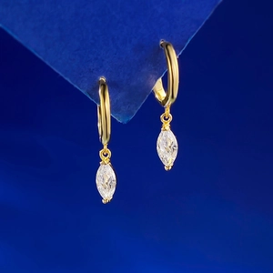 Boucles d'oreilles créoles dorées en argent S925 avec cristal taille marquise