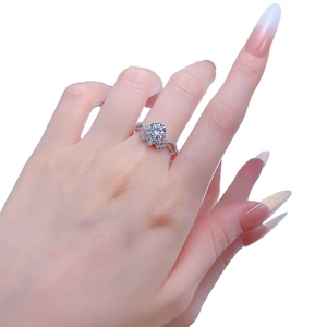 Bague couronne en argent 925 avec zircon de 7,5mm et sertissage luxueux pavé