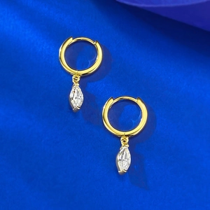 Créoles classiques en argent S925 plaqué or avec cristaux de taille marquise