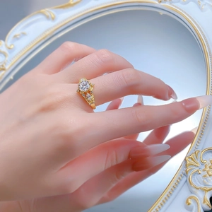 Detailed view of vintage gold ring with round brilliant cut stone worn by a model