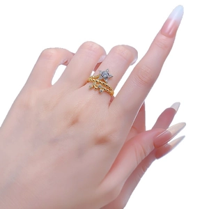 Elegant S925 silver shooting star ring with gold plating and sparkling cubic zirconia