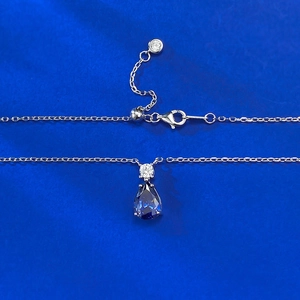 Collier vintage en argent S925 avec pendentif en pierre bleue en forme de poire raffiné