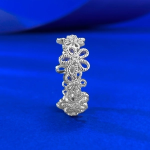 Elegant S925 sterling silver floral lace hollow ring with sparkling cubic zirconia stones