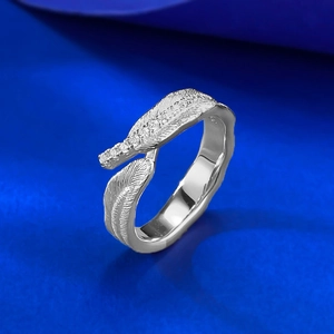 Elegant 925 silver feather ring with Italian brushed texture and zircon on blue silk