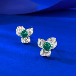 Boucles d'oreilles en argent S925 avec pierre pain de sucre verte et zircons blancs