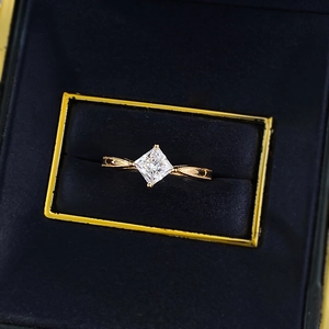 S925 silver gold-plated princess cut square ring with vintage textured band in jewelry box
