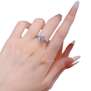 Classic S925 sterling silver six-prong 2.5 carat round diamond ring on model hand