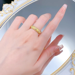 Vintage gold four-leaf clover lantern ring with sparkling crystals for a luxury look