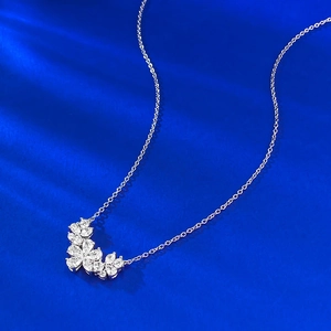 Elegante Halskette aus S925 Sterlingsilber mit Gänseblümchen-Anhänger und Zirkonia-Besatz