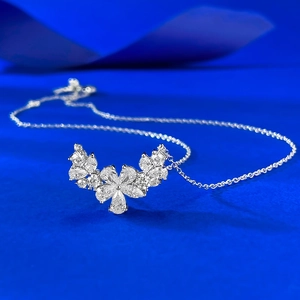 Elegante Halskette aus 925er Sterlingsilber mit Gänseblümchen-Anhänger und Zirkonia-Besatz