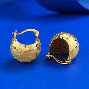 Detailed close-up of S925 sterling silver hammered gold earring with internal AG925 stamp