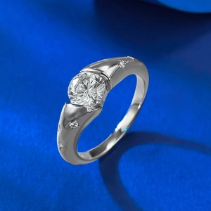 Bague de fiançailles en argent avec diamant carbone rond d'un carat au design étoilé