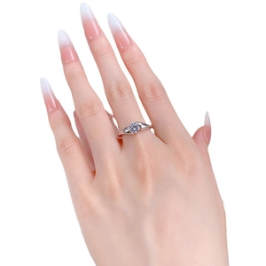 Bague de fiançailles en argent S925 avec un solitaire classique de taille brillant rond