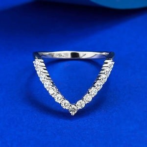 925 Sterling Silver Chevron Ring For Women Minimalist V Shaped Pave Rhinestone Stackable Finger Ring Fashion Jewelry Gift