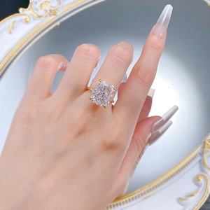 Anello in argento S925 con gemma rettangolare taglio fiore di ghiaccio 12x14mm