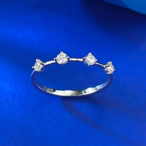 Bague vague minimaliste en argent S925 ornée de quatre pierres précieuses rondes