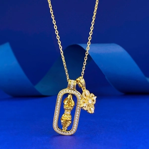 Collier en argent S925 doré avec pendentif vajra serti de diamants sur fond bleu