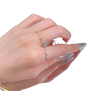 Bagues minimalistes en argent S925 avec zircons ronds en doré et argenté sur main