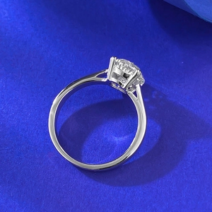 Elegant S925 silver ring featuring a 4-carat round brilliant cut sparkling gemstone