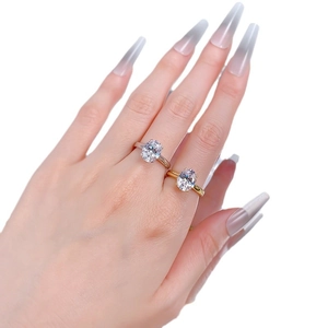 Classic S925 silver oval solitaire rings with 4 carat stone in gold and silver finish