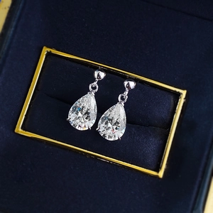 Eleganti orecchini a goccia in argento S925 con pietre di zirconia dal taglio brillante