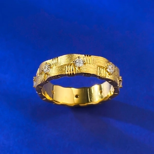 Textured gold-plated silver ring with vertical embossed lines and sparkling zircons