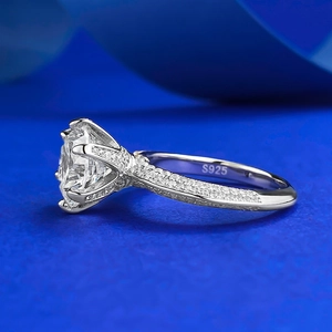 Bague couronne élégante en argent 925 avec un zircon brillant rond de 9mm de diamètre