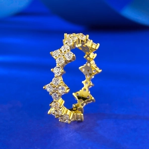Sparkling S925 silver four-leaf clover full diamond ring with luxury gold finish