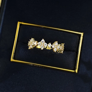 Luxurious S925 sterling silver four-leaf flower ring with sparkling white zircons
