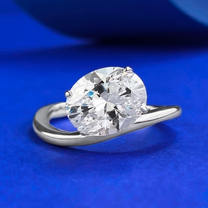 Elegant 925 Sterling Silver Ring For Women Large Oval Cut Rhinestone Inlaid Bypass Twisted Band Fashion Jewelry Finger Ring