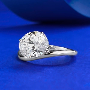 Luxurious 8x10mm oval-cut diamond solitaire ring on a 925 silver band with 4-prong setting
