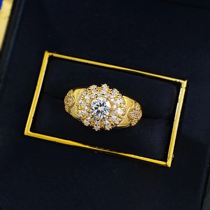 Bague vintage en argent S925 plaqué or avec grappe de zircons et finition métal brossé