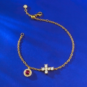 Bracelet croix en argent S925 doré avec cornaline rouge et fermoir à perle réglable
