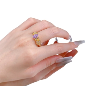Bague fleur dorée en argent S925 avec pierre violette ovale et accents de diamants brillants