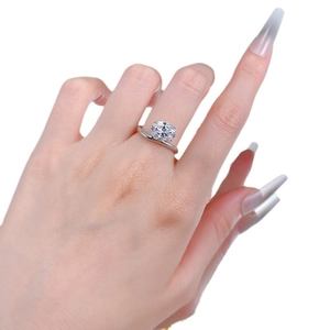 S925 sterling silver ring featuring a large round cut moissanite with a twisted band