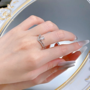 Detail of V-shaped crown ring with a pear-cut diamond in S925 sterling silver on finger