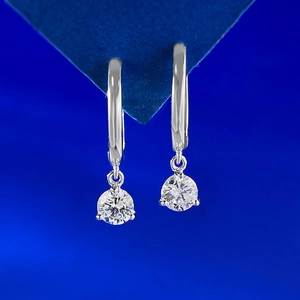 Boucles d'oreilles créoles classiques en argent 925 avec moissanite ronde de 0,3 carat