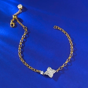 Elegant gold-plated S925 silver bracelet featuring a sparkling star-shaped pendant with zircons