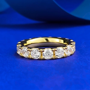 Classic S925 silver eternity ring with 4mm round-cut zircons on a blue silk background