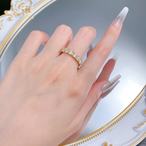 Detailed view of S925 silver ring with 4mm round-cut stones in a gold prong setting