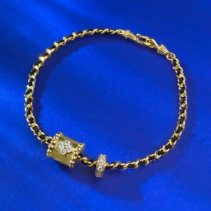 Elegantes S925 Silber-Webarmband mit goldener Kleeblatt-Perle und Pavé-Diamantring