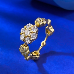 Luxurious S925 silver flower ring with gold plating and sparkling pavé diamonds