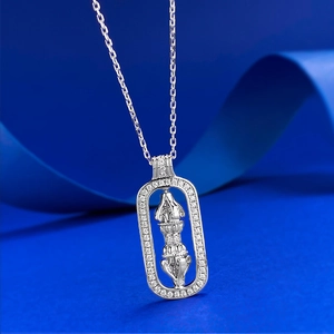 Détail du pendentif Vajra rotatif en argent S925 avec sertissage de zircons brillants