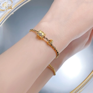 Eleganter Gold-Glücksklee-Armreif mit Diamanten und gedrehter Kordelkette für Damen