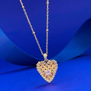 S925 silver gold-plated heart necklace with pink square stone and sparkling crystals
