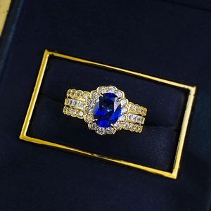Elegant S925 silver gold-plated ring with oval sapphire and halo diamond setting