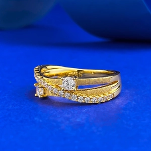 Bague multicouche en argent S925 doré avec finition brossée et zircons brillants