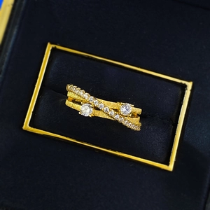 Bague élégante en argent S925 à trois couches avec finition dorée brossée et zircons brillants