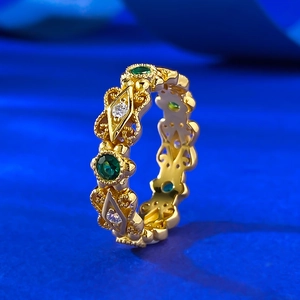 Bague vintage en argent S925 avec pierres vertes et gravures de dentelle ajourée
