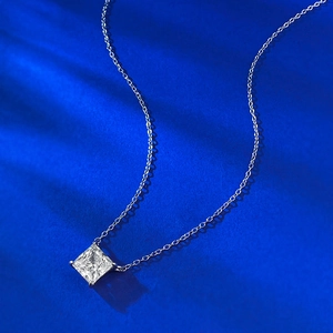 Collier élégant en argent sterling S925 avec oxyde de zirconium carré de 8 mm